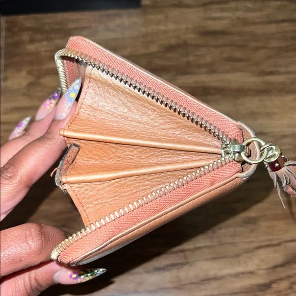 Gucci Soho Zip Around Wallet - Picture 7 of 9